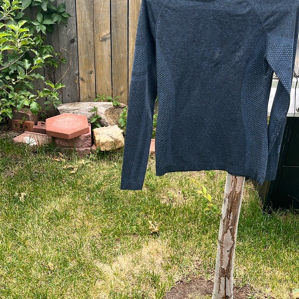 Figs Long Sleeve Tee in Heather Gray - Picture 4 of 7